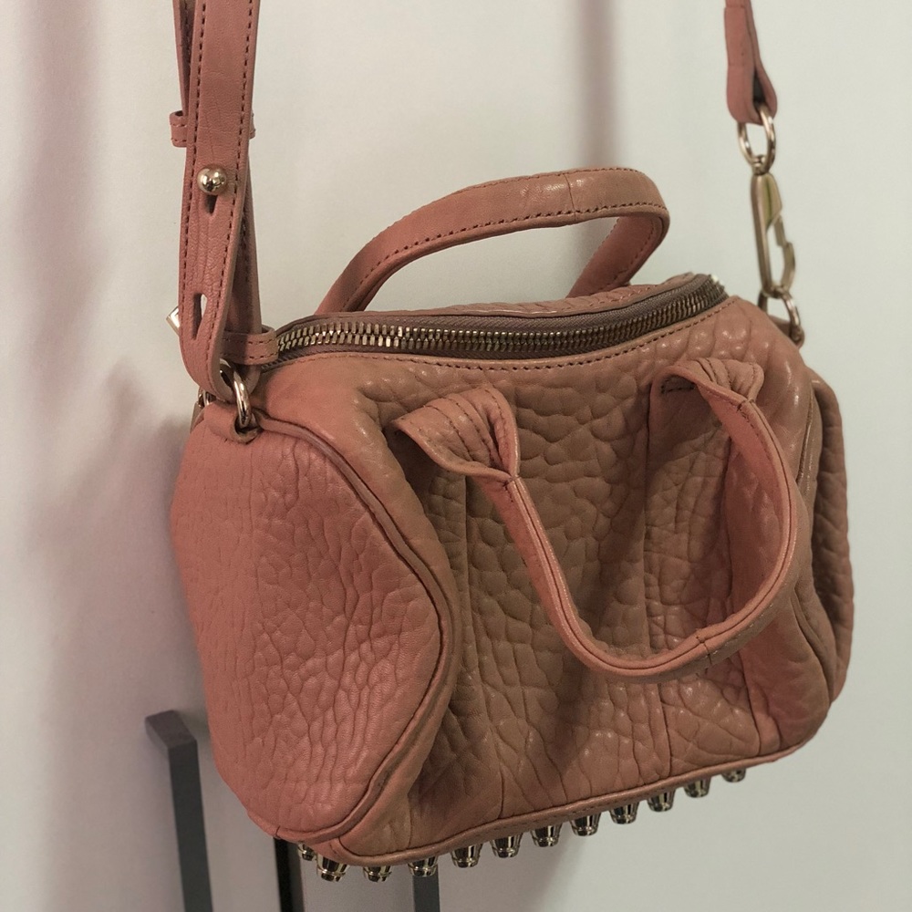 MINI ROCKIE IN PEBBLED DUSTY PINK WITH GOLD